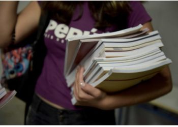 Alldaynews.gr Ρόδος: Ανάβει φωτιές το σύμφωνο συμβίωσης καθηγητή με πρώην μαθήτριά του – Η εκρηκτική συνάντηση με τους γονείς της!