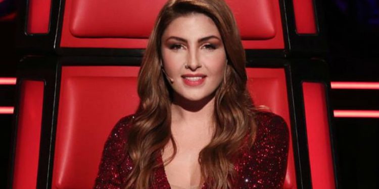 Alldaynews.gr H Παπαρίζου έφυγε από το Voice για να πάει τουαλέτα, αλλά ξέχασε ανοιχτό το μικρόφωνο (vid)