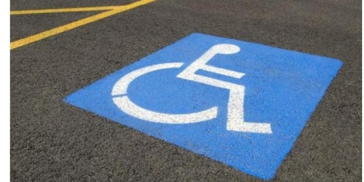 Του ζήτησε να μην παρκάρει σε θέση ΑμεΑ και ο οδηγός τον «έδειρε» γιατί ήταν από το Μπαγκλαντές[photo]