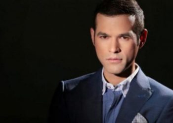 Το φτωχό «come back» του Φουρθιώτη με κρύα σκηνικά και άδειες καρέκλες (Video)