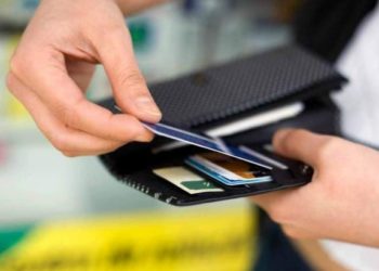 Χρέωσε τις πιστωτικές 17.500 ευρώ – Πώς κατάφερε να ξεχρεώσει κάνοντας κάτι απλό