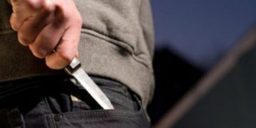 Alldaynews.gr Πατέρας και γιος μαχαίρωσαν 22χρονο για προσωπικές διαφορές