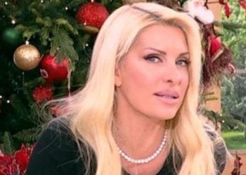 Η Ελένη Μενεγάκη μοιράζεται Χριστουγεννιάτικες παιδικές αναμνήσεις και σκάμε στα γέλια! (vid)