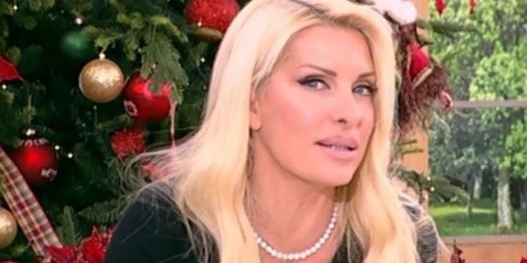 Alldaynews.gr Η Ελένη Μενεγάκη μοιράζεται Χριστουγεννιάτικες παιδικές αναμνήσεις και σκάμε στα γέλια! (vid)