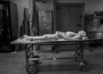 «Ψηφιακό πτώμα»: Η πρώτη γυναίκα που εθελοντικά ζήτησε να την κόψουν κομματάκια για χάρη της επιστήμης