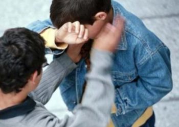 Άγρια συμπλοκή ανηλίκων στο Αγρίνιο: Τύλιξαν πέτρα σε κασκόλ και χτύπησαν 16χρονο στο μάτι