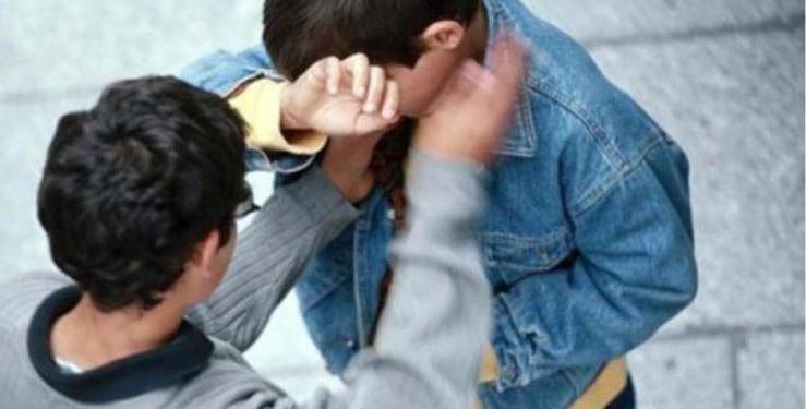 Alldaynews.gr Άγρια συμπλοκή ανηλίκων στο Αγρίνιο: Τύλιξαν πέτρα σε κασκόλ και χτύπησαν 16χρονο στο μάτι