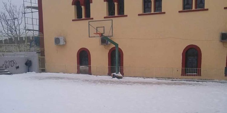 Θεσσαλονίκη: Παίρνει διαστάσεις ο τραυματισμός μαθητή στο παγωμένο σχολείο του – Ξεσπάει ο πατέρας του!