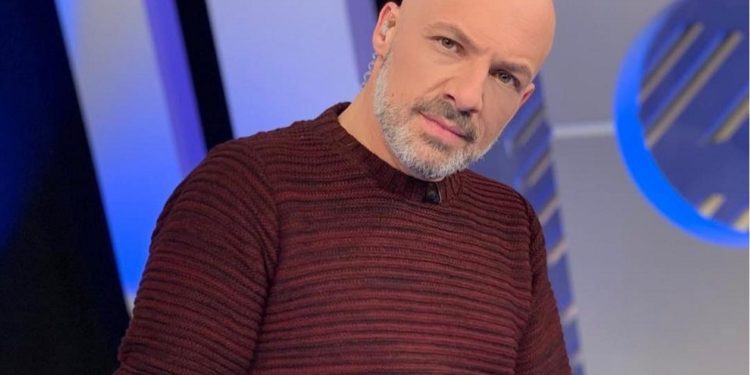 Alldaynews.gr Η συγκλονιστική εξομολόγηση του Νίκου Μουτσινά: “Μια μέρα ανέβηκα στη ζυγαριά και είδα τον αριθμό 103” – Φωτογραφία