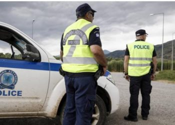 Έφτασε στον Βόλο οδηγώντας ανάποδα – Τράκαρε 20 αυτοκίνητα και …δεν το κατάλαβε