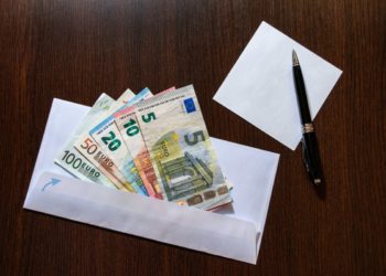 Στα «πράσα» ογκολόγος στη Θεσσαλονίκη με «φακελάκι» στα χέρια