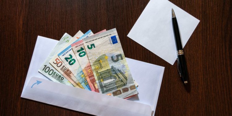 Alldaynews.gr Στα «πράσα» ογκολόγος στη Θεσσαλονίκη με «φακελάκι» στα χέρια