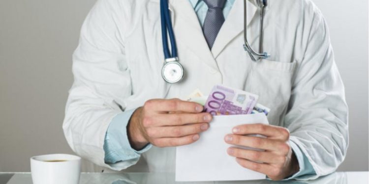 Alldaynews.gr φακελάκι γιατρός