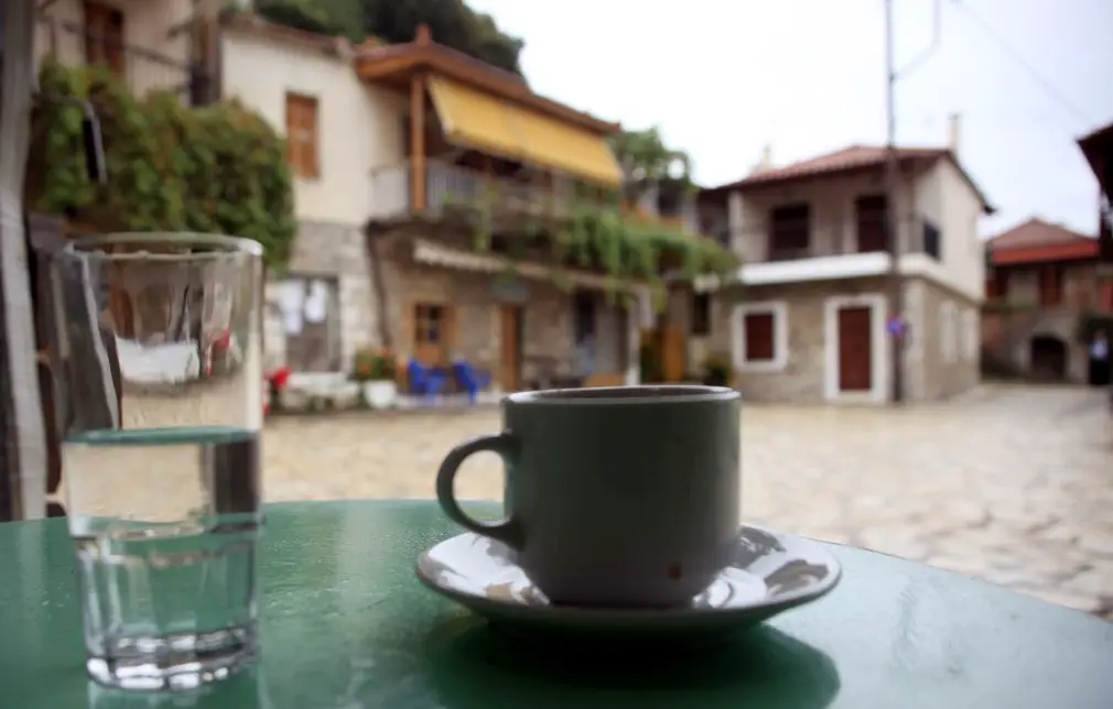 ελληνικός καφές-kafes-χωριό-xwrio