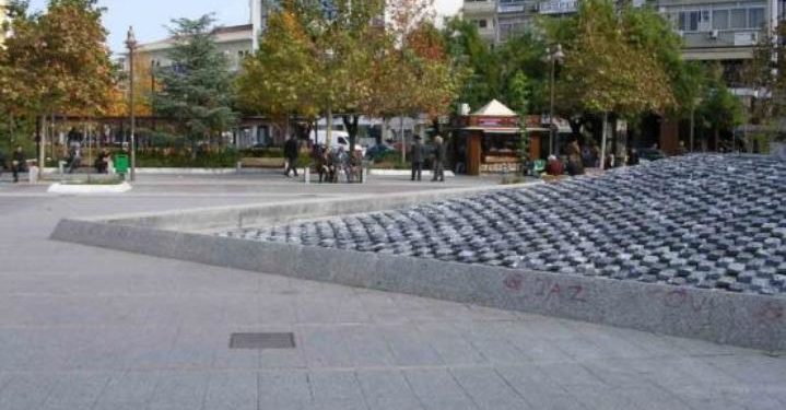 Φοιτητής αυνανιζόταν μπροστά σε κοπέλες στη Λάρισα – Τις καλούσε να τον κοιτούν