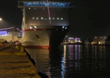 Μυστήριο με πτώση αυτοκινήτου στο λιμάνι του Πειραιά