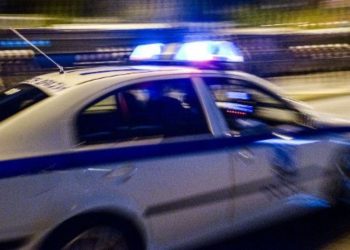 Η ξέφρενη πορεία Ελλήνων αστυνομικών με περιπολικό για να μεταφέρουν τραυματισμένο παιδί που έγινε viral