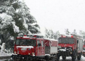 Θεσσαλονίκη: Απεγκλωβισμός οδηγού με το ενός έτος γιο του