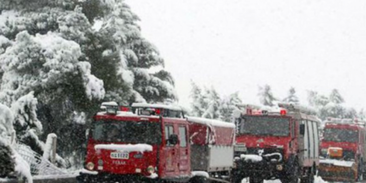 Θεσσαλονίκη: Απεγκλωβισμός οδηγού με το ενός έτος γιο του