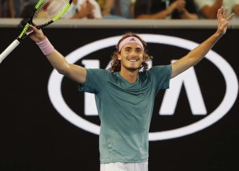 Οι Μιλγουόκι Μπακς του Αντετοκούνμπο αποθεώνουν στα ελληνικά τον Τσιτσιπά! (εικόνα)