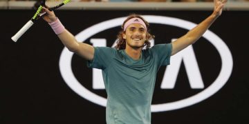 Οι Μιλγουόκι Μπακς του Αντετοκούνμπο αποθεώνουν στα ελληνικά τον Τσιτσιπά! (εικόνα)