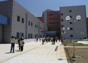 Γιατρός στο νοσοκομείο Καβάλας ξυλοκοπήθηκε από συγγενή ασθενούς που κατέληξε