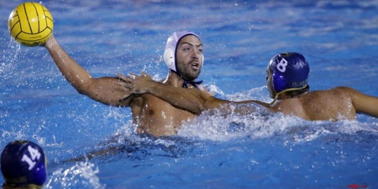 Παράγοντας και προπονητής της Γλυφάδας έσπασαν το κοντέρ στα… γαλλικά: «Μ…σκυλο, τα αρχ… στη γλάστρα»