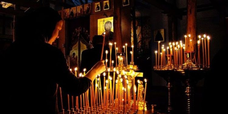 Alldaynews.gr κεριά-εκκλησία-church-keria-ekklisia