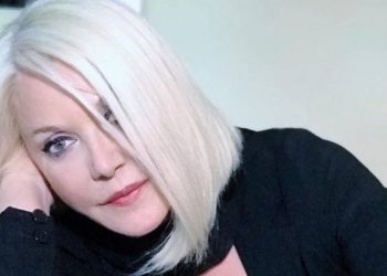 H Ρούλα Κορομηλά 20 χρονών με μαγιό αλά Πάμελα Άντερσον (pic)