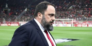 Alldaynews.gr “Ντου” Μαρινάκη στα αποδυτήρια – Γιατί τρελάθηκε – Ποιους “έκραξε” – “Χαμός” στον Ολυμπιακό!