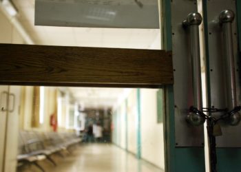 Σύλληψη γιατρού για φακελάκι από καρκινοπαθή – Πασίγνωστος καθηγητής πήρε χιλιάδες ευρώ από ασθενή