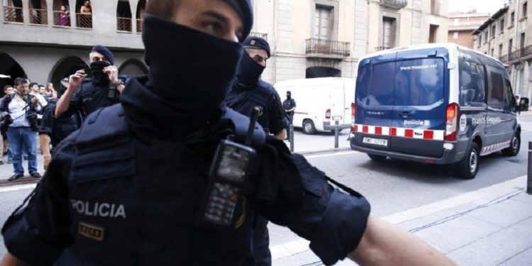 Alldaynews.gr Φρίκη στην Ισπανία – Τεμάχισε τη μητέρα του και τη φύλαξε σε δοχεία φαγητού