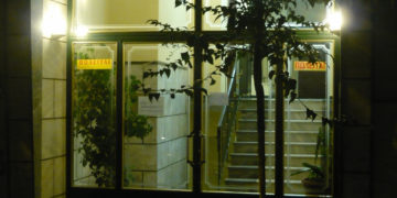 Alldaynews.gr Βόλος: Για να την εκδικηθεί έγραφε πώς έκαναν σ3ξ στην είσοδο της πολυκατοικίας της