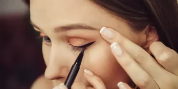 Προσοχή με το eyeliner: Τι μπορεί να πάθουν τα μάτια σας!