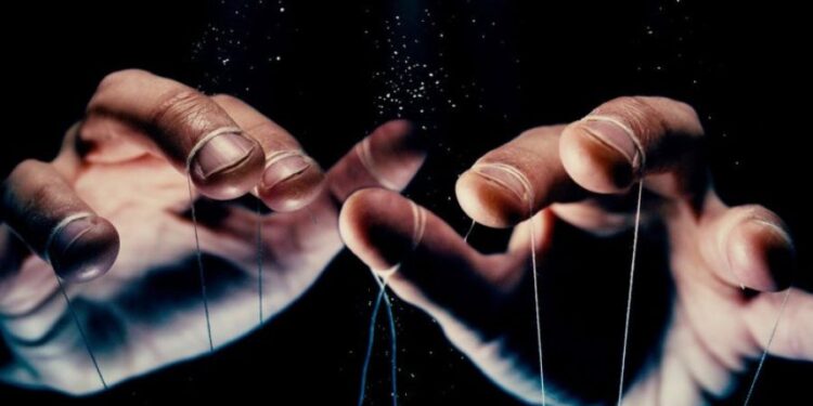 12 φράσεις των χειριστικών ανθρώπων που σας κάνουν να αισθάνεστε τρελοί