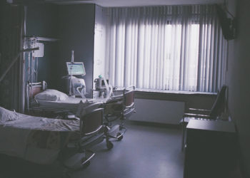 Alldaynews.gr νοσοκομείο-εντατική-hospital_room