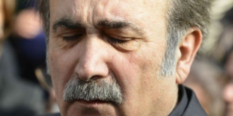 Δύσκολες στιγμές για το Λάκη Λαζόπουλο: Παλεύω να σταθώ όρθιος-Ο καρκίνος πλέον με…