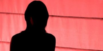 Ροζ κύκλωμα: Πώς άπλωναν δίχτυα σε φοιτήτριες και μαθήτριες – Σοκάρει η μαρτυρία 20χρονης (video)