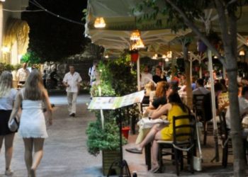 Λάρισα: 50χρονος στα επείγοντα από παϊδάκι που του «έκατσε» στον λαιμό!