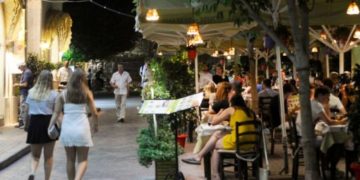 Λάρισα: 50χρονος στα επείγοντα από παϊδάκι που του «έκατσε» στον λαιμό!