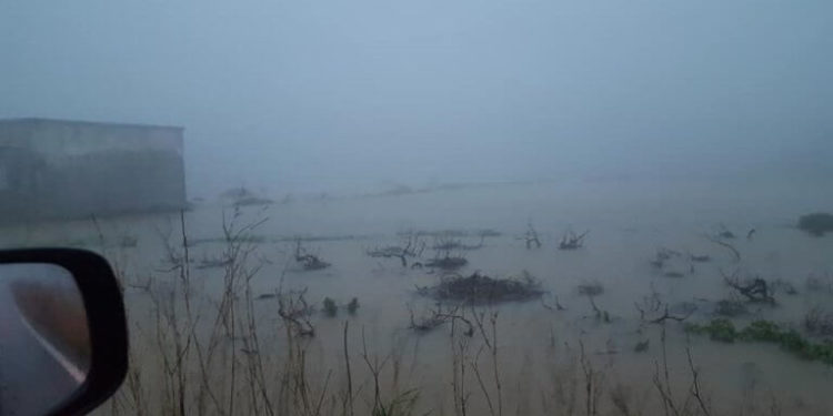 Alldaynews.gr Βροχή και κατολισθήσεις στην Κρήτη! Αυτοκίνητα παρασύρθηκαν από τα νερά (pics, video)