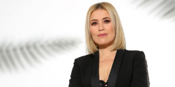 Alldaynews.gr Δείτε την 52χρονη ηθοποιό με μπικίνι και θα πάθετε πλάκα!