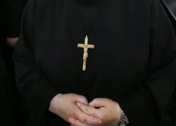 Alldaynews.gr Η παπαδιά βγήκε «μις σεξουαλικότητα», ο παπάς… τιμωρήθηκε (pics)