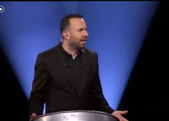 Alldaynews.gr Έξαλλος ο παρουσιαστής του «Αδύναμου Κρίκου» με την απάντηση παίκτη: «Τι γλώσσα μιλάς; Τι στον %#$@#ο;»