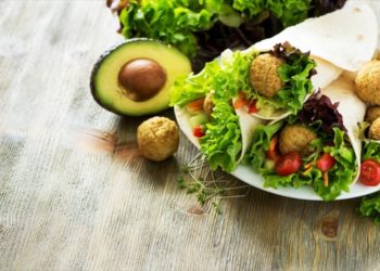 Επίθεση βίγκαν σε κρεοπωλείο στα Εξάρχεια – «Να δούμε διαλυμένα τα πτωματοπωλεία»