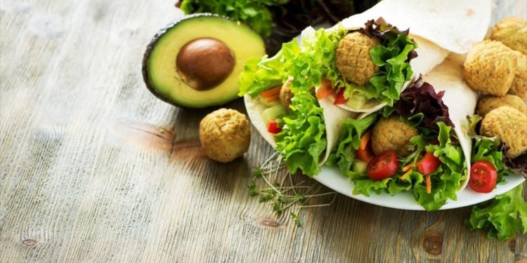 Επίθεση βίγκαν σε κρεοπωλείο στα Εξάρχεια – «Να δούμε διαλυμένα τα πτωματοπωλεία»