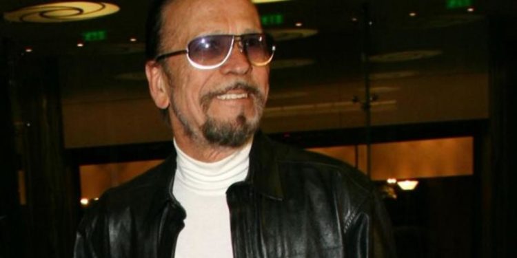 Alldaynews.gr Eπίθεση διάσημου χορευτή στον Μεταξόπουλο: 65 χρόνια προσπαθεί να πείσει τον κόσμο ότι είναι στρέιτ!