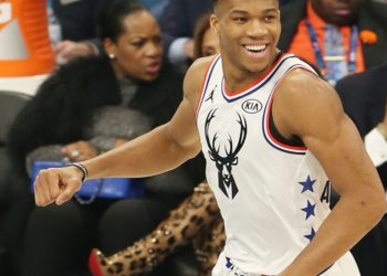 Μεγαλείο Γιάννη: Δωρίζει γήπεδο μπάσκετ στη Ραφήνα!