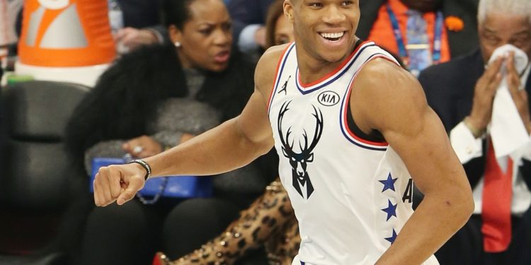 Μεγαλείο Γιάννη: Δωρίζει γήπεδο μπάσκετ στη Ραφήνα!