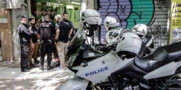 Alldaynews.gr Θεσσαλονίκη: Μπήκαν με όπλα σε κοσμηματοπωλείο και άρπαξαν 100.000 ευρώ